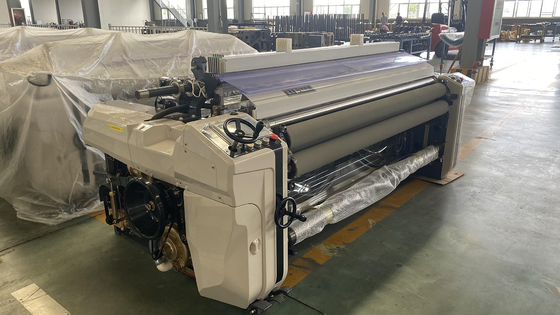 700 - Color del doble del satén de Jet Loom For Weaving Polyester del agua de la velocidad 1000RPM
