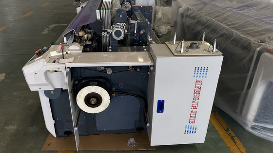 La máquina de bobina horizontal del rollo de la tela del paño cuenta un cuento torciendo el agua Jet Machine Textile